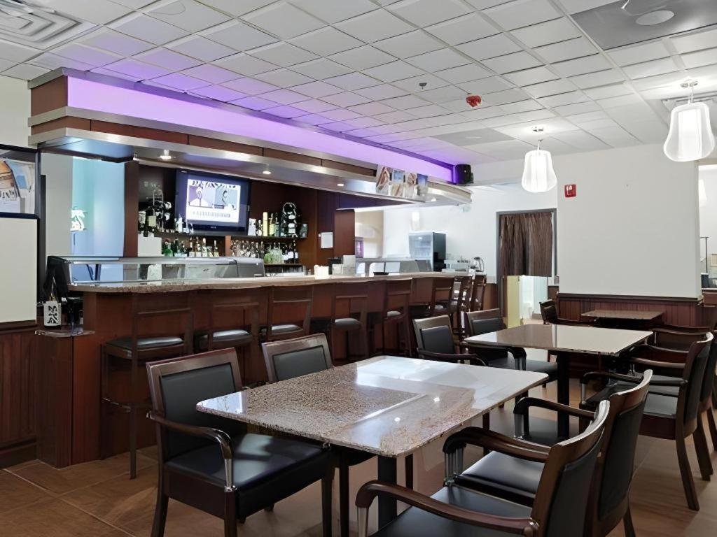沃特福德市康福特茵酒店 Watford City 外观 照片